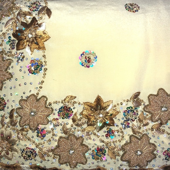 Saree sari in cream with zardosi handwork. [Firm] - Picture 2 of 5